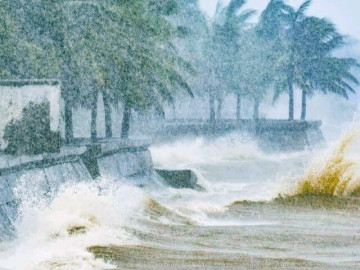 Biển Đông đón bão số 5, liên tục đổi hướng