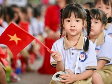 Khai giảng ở xã đảo duy nhất Hà Nội, học sinh không còn phải qua sông đến trường