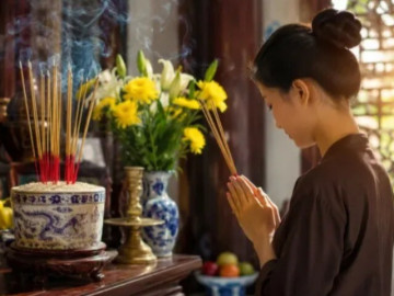 Tin tức - Văn khấn cúng mùng 1 tháng 8 năm Bính Ngọ, 3 khung giờ đại kỵ không thắp hương ngày đầu tháng để tổ tiên phù hộ