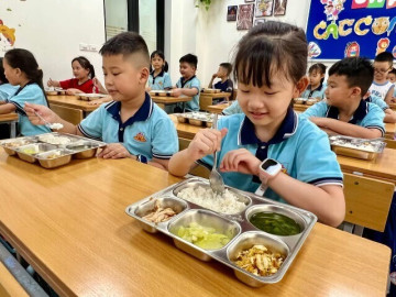 Tin tức - Bữa ăn bán trú Hà Nội: Quy trình chặt, vì sao vẫn xảy ra sự cố?