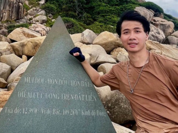 Chàng trai Quảng Ninh 22 tuổi lái xe máy xuyên Việt 6.000km với 14 triệu đồng