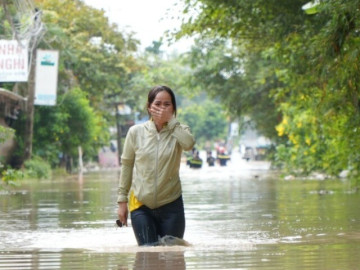 Tin tức - Người phụ nữ mếu máo: Đi làm về, phòng trọ đã ngập gần 1m