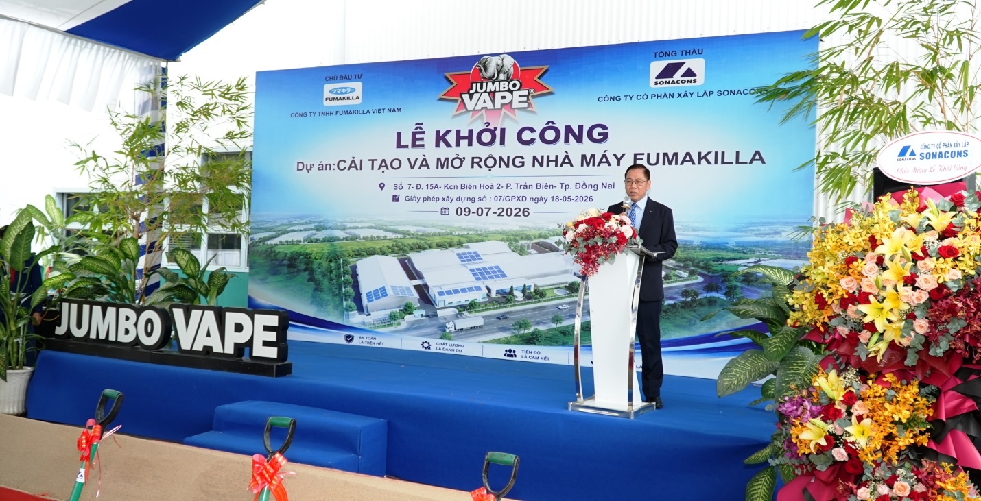Ông Lê Văn Long Tổng Giám Đốc Công ty TNHH FUMAKILLA Việt Nam, Tổng Giám Đốc điều hành Sản Xuất Tập Đoàn FUMAKILLA Nhật Bản phát biểu trong lễ khởi công. Ảnh Mai Sen
