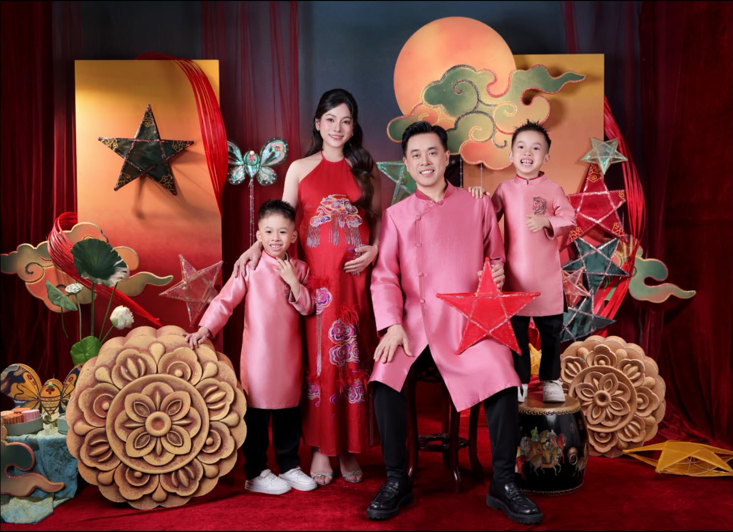 Từ bất ngờ đến hạnh phúc: Dương Khắc Linh – Sara Lưu chuẩn bị hành trình làm bố mẹ của 4 con - 4