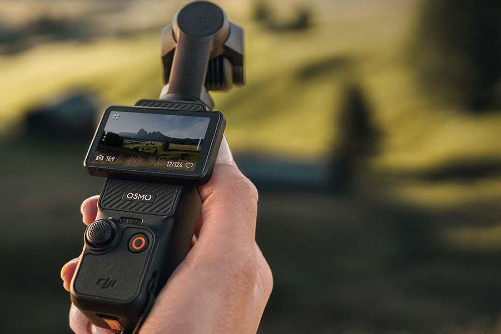 DJI Osmo Pocket 3 có kiểu dáng gọn nhẹ, hợp với người thường quay vlog cầm tay khi di chuyển.