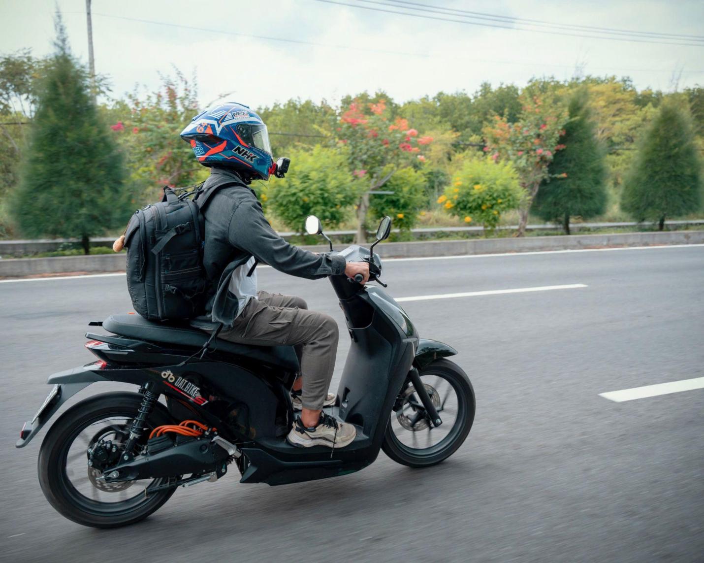 Dòng xe Quantum S của Dat Bike đáp ứng tốt cả nhu cầu di chuyển trong phố và đi xa