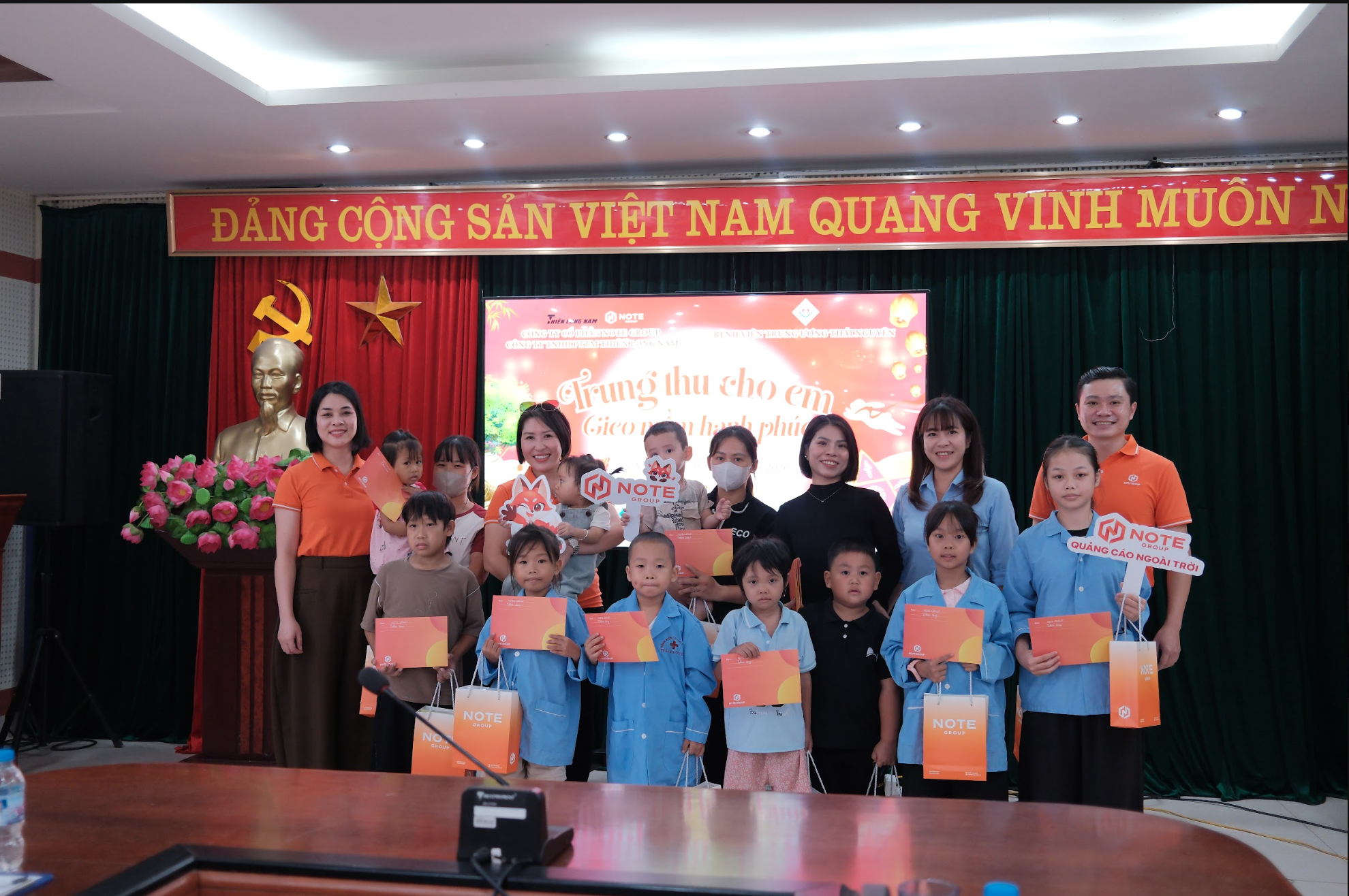 “Trung thu cho em” mang niềm vui đến bệnh nhi tại Bệnh viện Trung ương Thái Nguyên - 2