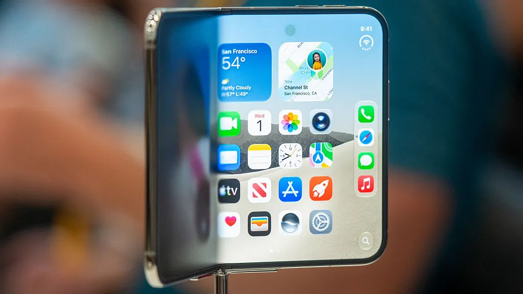 Thiết kế tương tự cuốn sổ tay của iPhone Duo