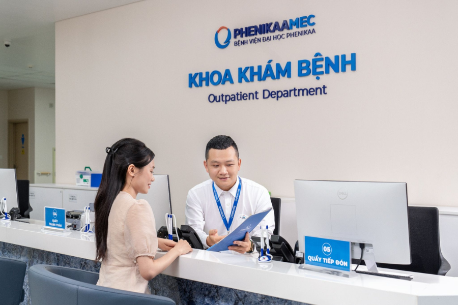 Khách hàng được hướng dẫn quy trình thăm khám khoa học, riêng tư