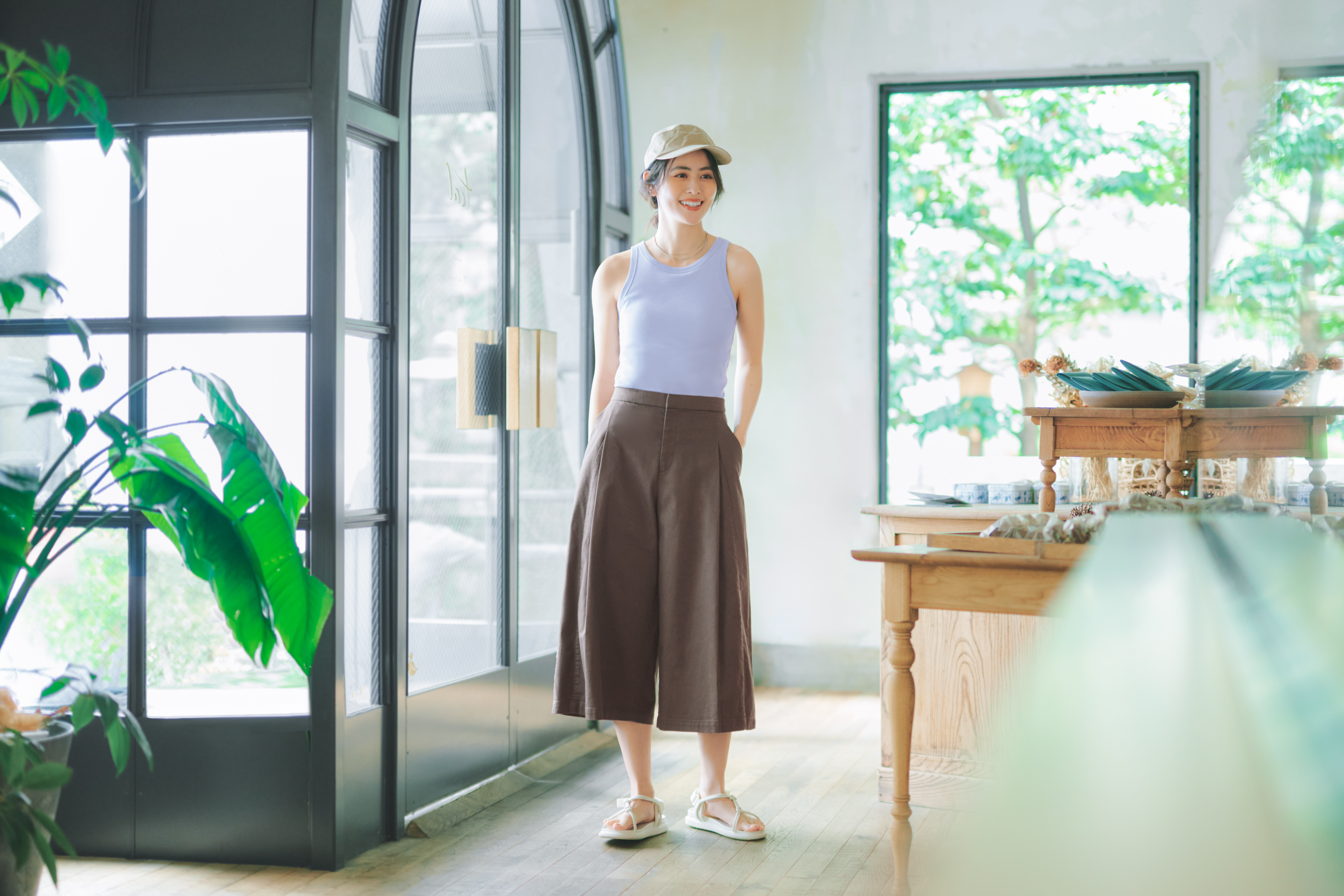 Sự kết hợp giữa áo Bra Top và quần Culottes ống rộng từ UNIQLO cũng sẽ là một gợi ý lý tưởng mang lại sự thoáng mát cùng cảm giác thoải mái tối đa khi di chuyển.