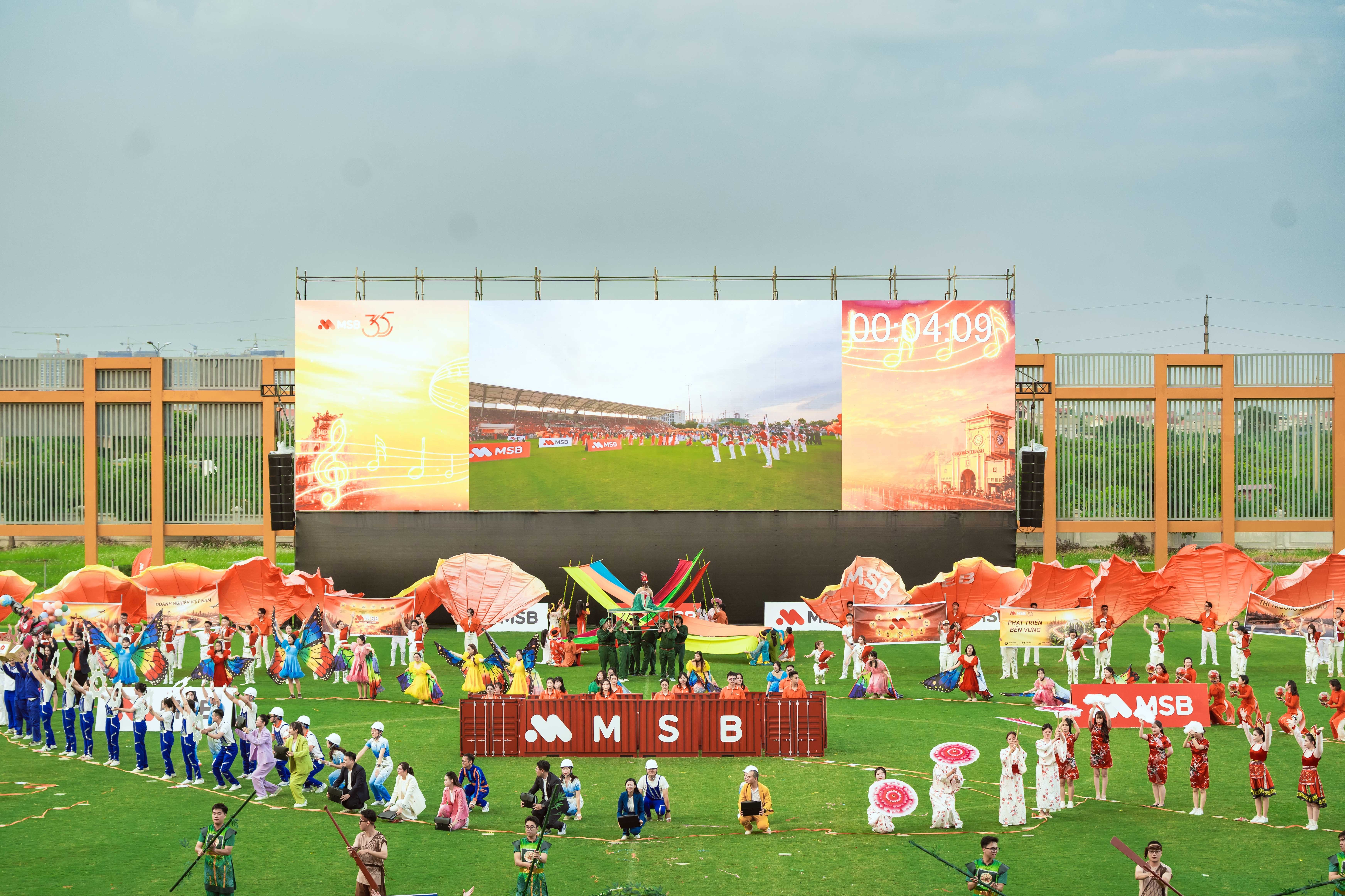 Màn diễu hành tôn vinh bản sắc quy mô lên đến 6.000 người trong M-Festival