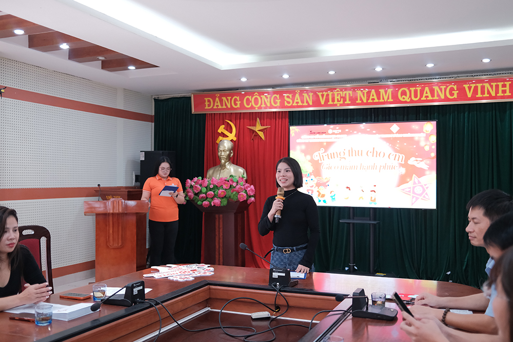 Đại diện Note Group phát biểu trong chương trình Trung thu cho em