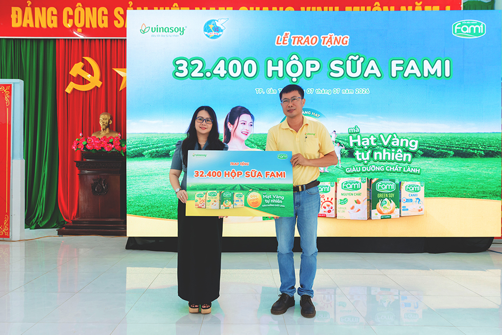 Hơn 32.000 hộp sữa đậu nành Fami được trao tặng tại Cần Thơ đã khởi động hành  nguồn dưỡng chất lành đến bà con miền Tây.