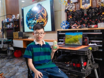 Bản lĩnh phi công FPV nhí phía sau đường bay