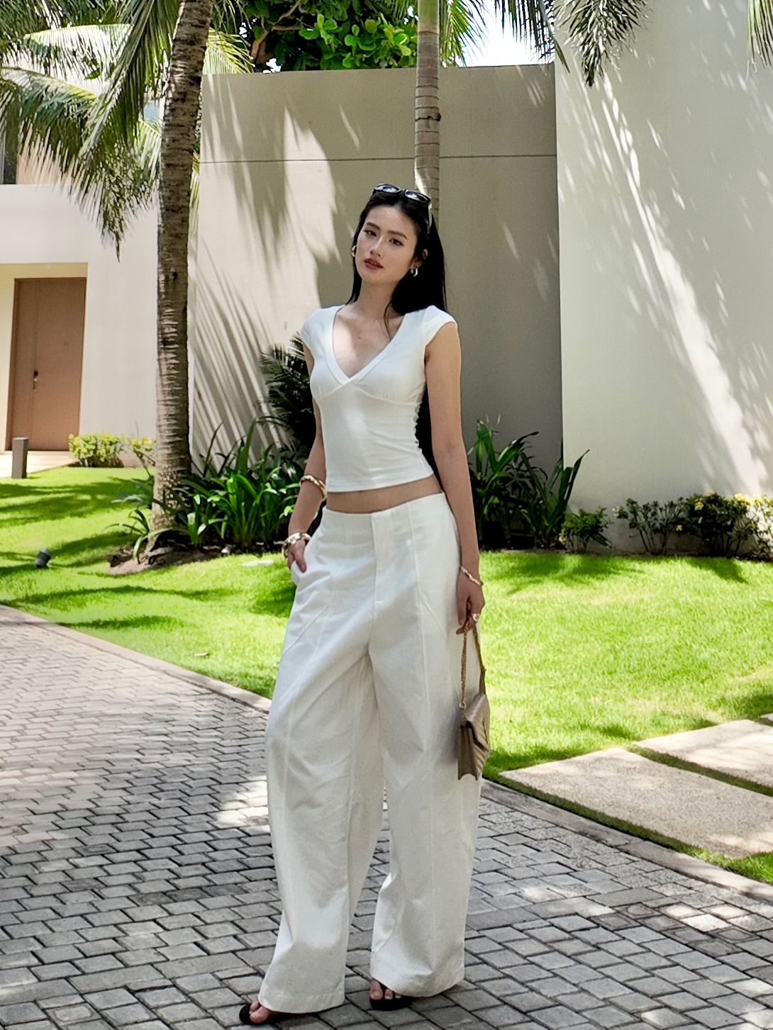 Hoa hậu Ý Nhi khoe chân dài miên man, nhan sắc sau 3 năm đăng quang ngày càng amp;#34;lên hươngamp;#34; - 5