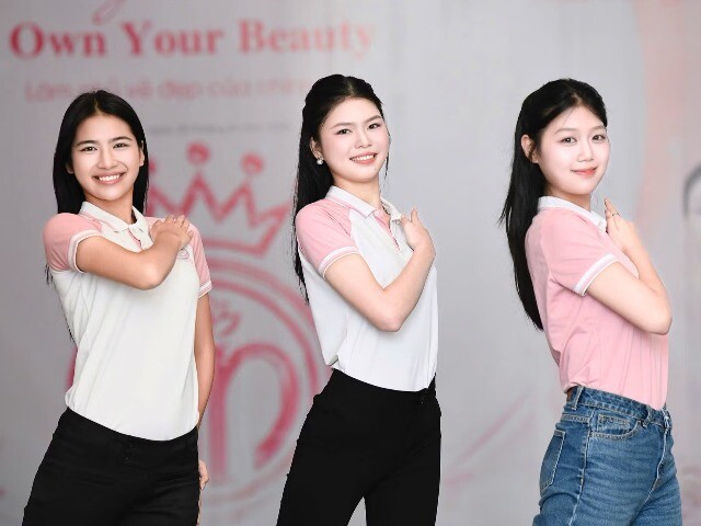 Đẹp - Các cô gái Hoa hậu Việt Nam tập đồng diễn