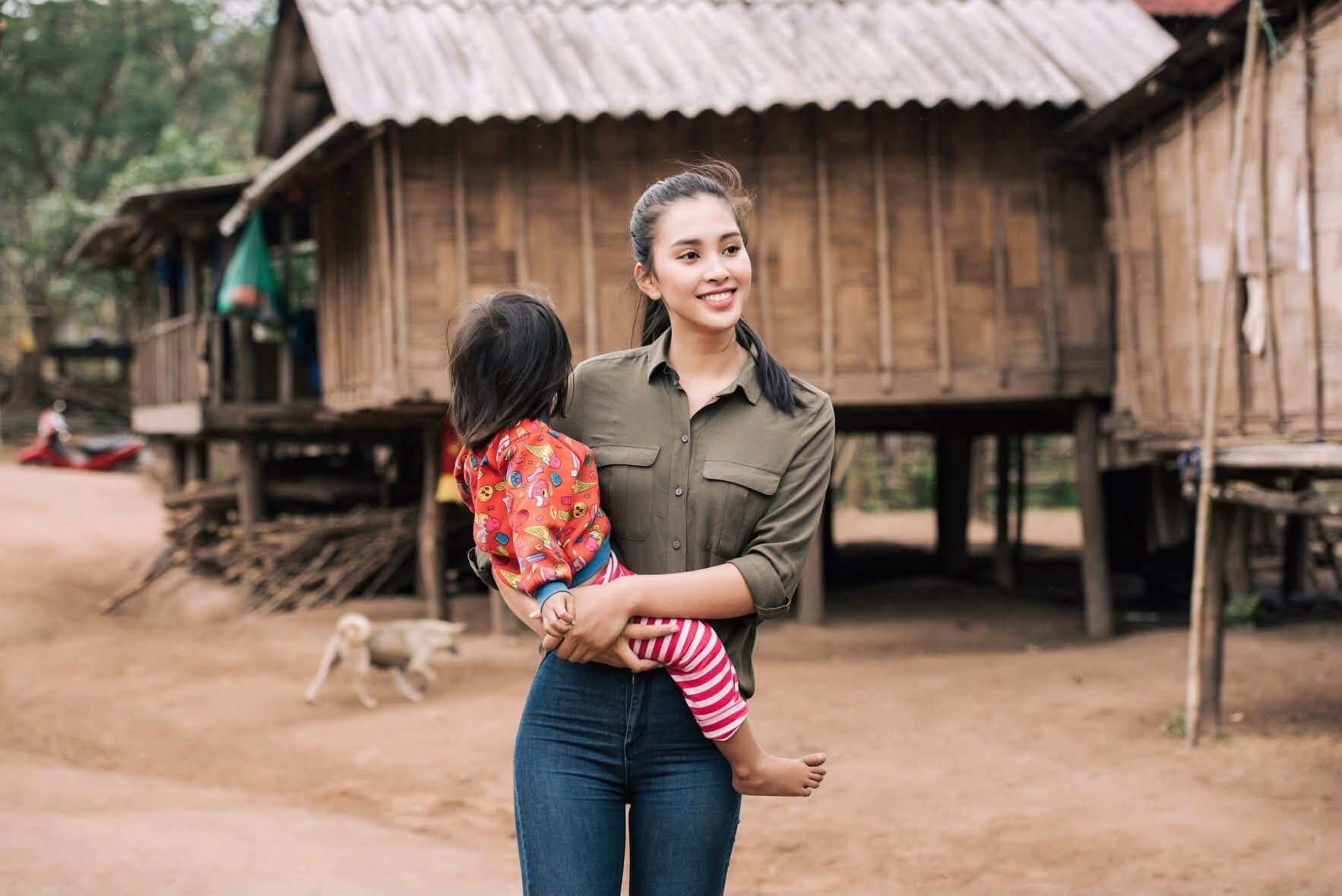 8 năm qua, Vy may mắn nhận được rất nhiều yêu thương. Và Vy luôn mong mình có thể gửi những yêu thương ấy đến nhiều người hơn, theo một cách giản dị nhất, nàng hậu sinh năm 2000 chia sẻ.