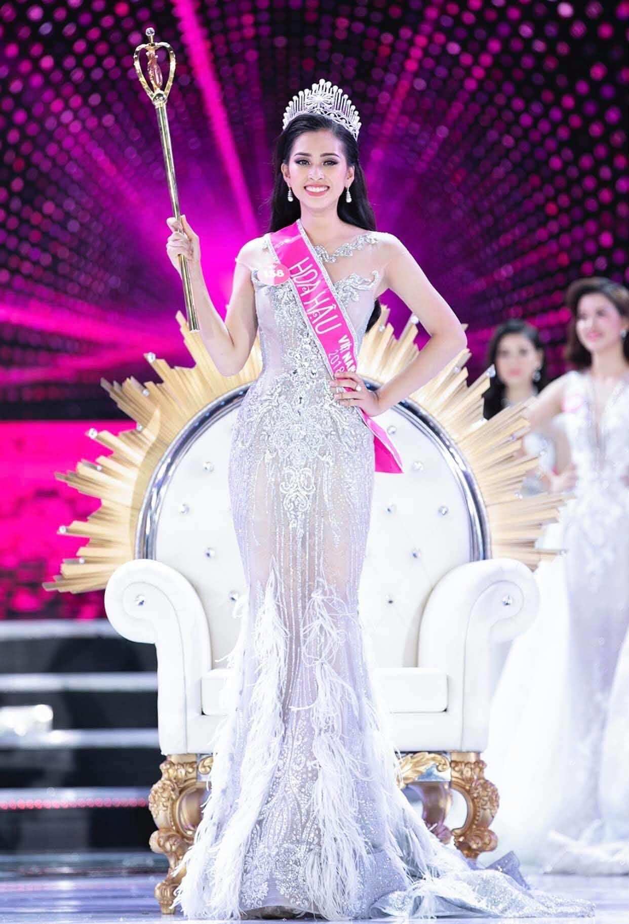 Hoa hậu Tiểu Vy năm 18 tuổi - 1