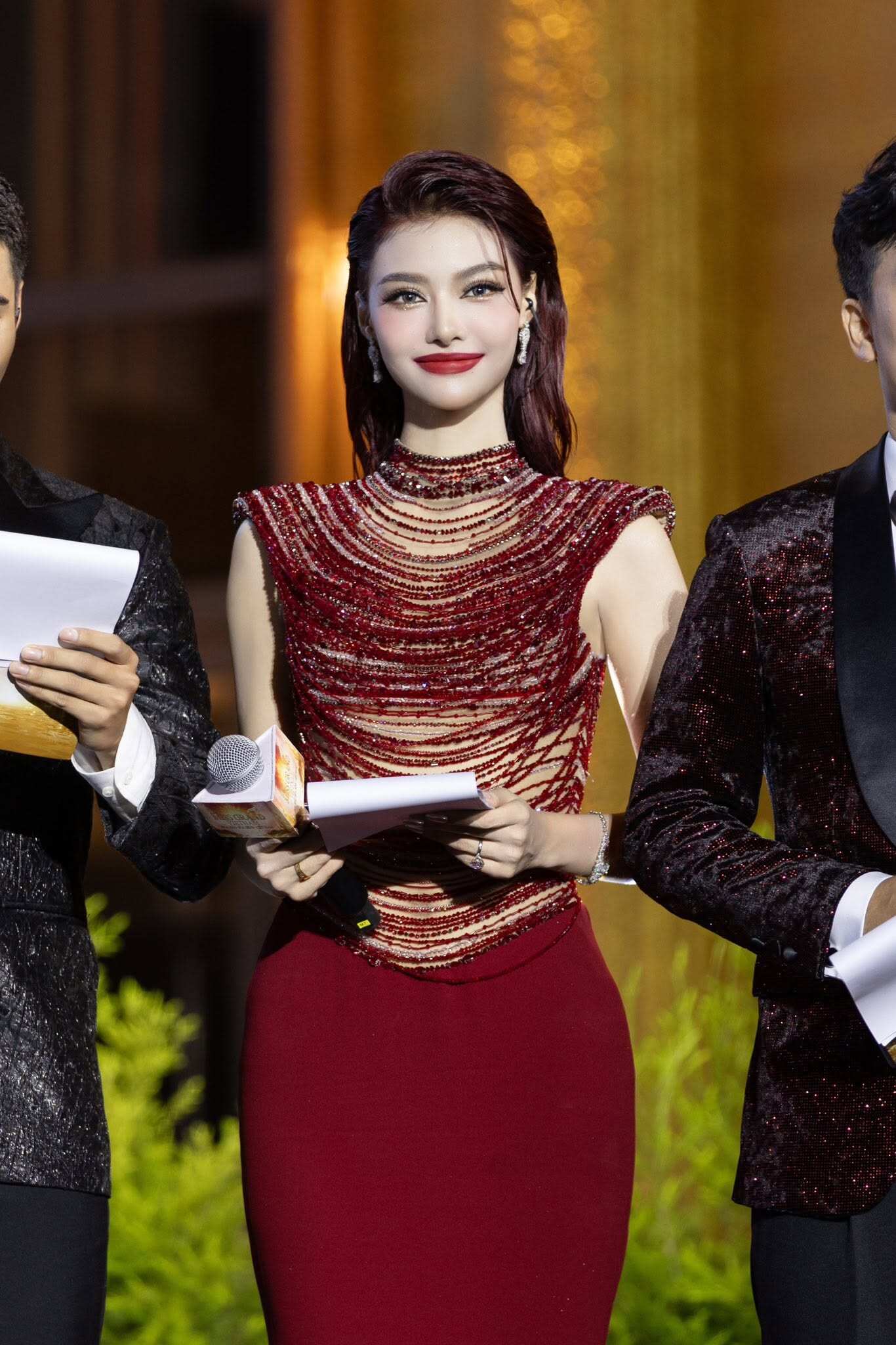 Sau 6 năm đăng quang, bên cạnh vai trò Á hậu, Kiều Loan còn hoạt động nghệ thuật ở vai trò MC và ca sĩ.