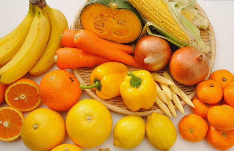 Cà rốt, bí ngô, cà chua giàu beta-carotene, vitamin C và E, giúp chống oxy hóa, kích thích collagen, làm sáng da và giảm nguy cơ thâm nám.