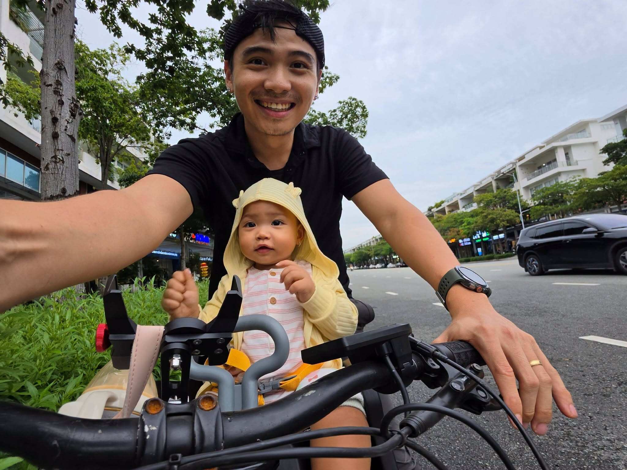 Bé Harley được bố cho tham gia nhiều bộ môn vận động mỗi sáng.