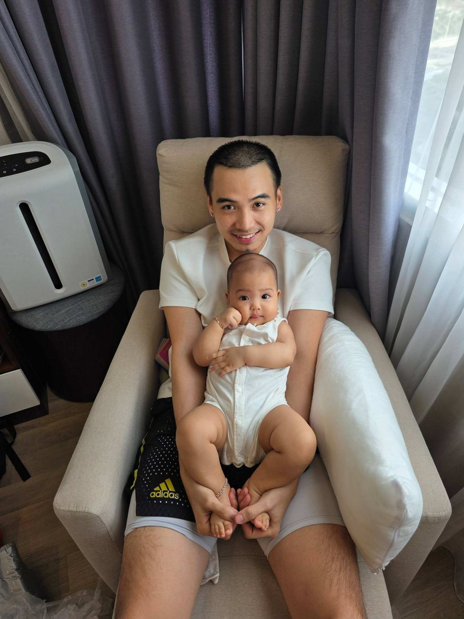 Con gái Hamp;#39;Hen Niê chưa đầy 1 tuổi đã đam mê vận động, tuổi thơ amp;#34;dữ dộiamp;#34; được bố cho amp;#34;lăn lê bò lếtamp;#34; khắp nơi - 6