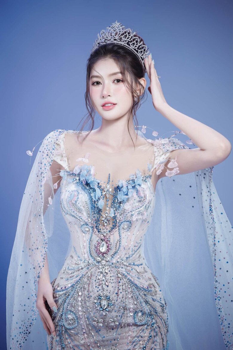 Người đẹp cho biết muốn mang đến Miss Earth hình ảnh một Việt Nam vừa gìn giữ bản sắc văn hóa, vừa năng động, hội nhập và không ngừng đổi mới. 