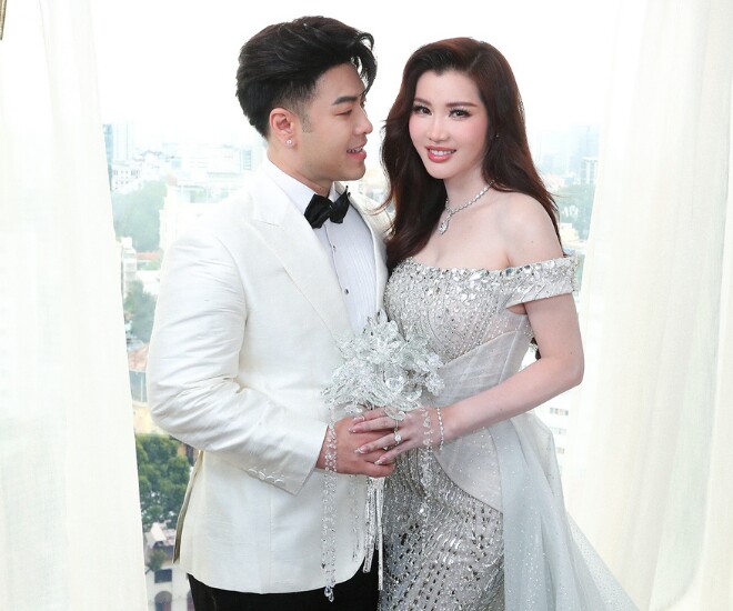 Akira Phan tình bể bình bên cạnh vợ - Phương Maika trước thềm diễn ra lễ cưới. 