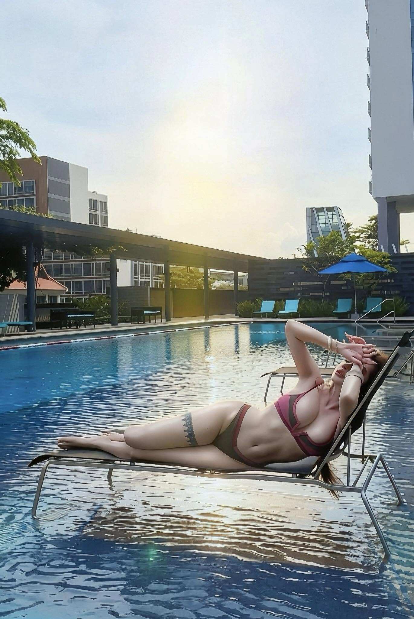 Trên trang cá nhân, hot girl Elly Trần thường xuyên chia sẻ loạt ảnh diện bikini. 