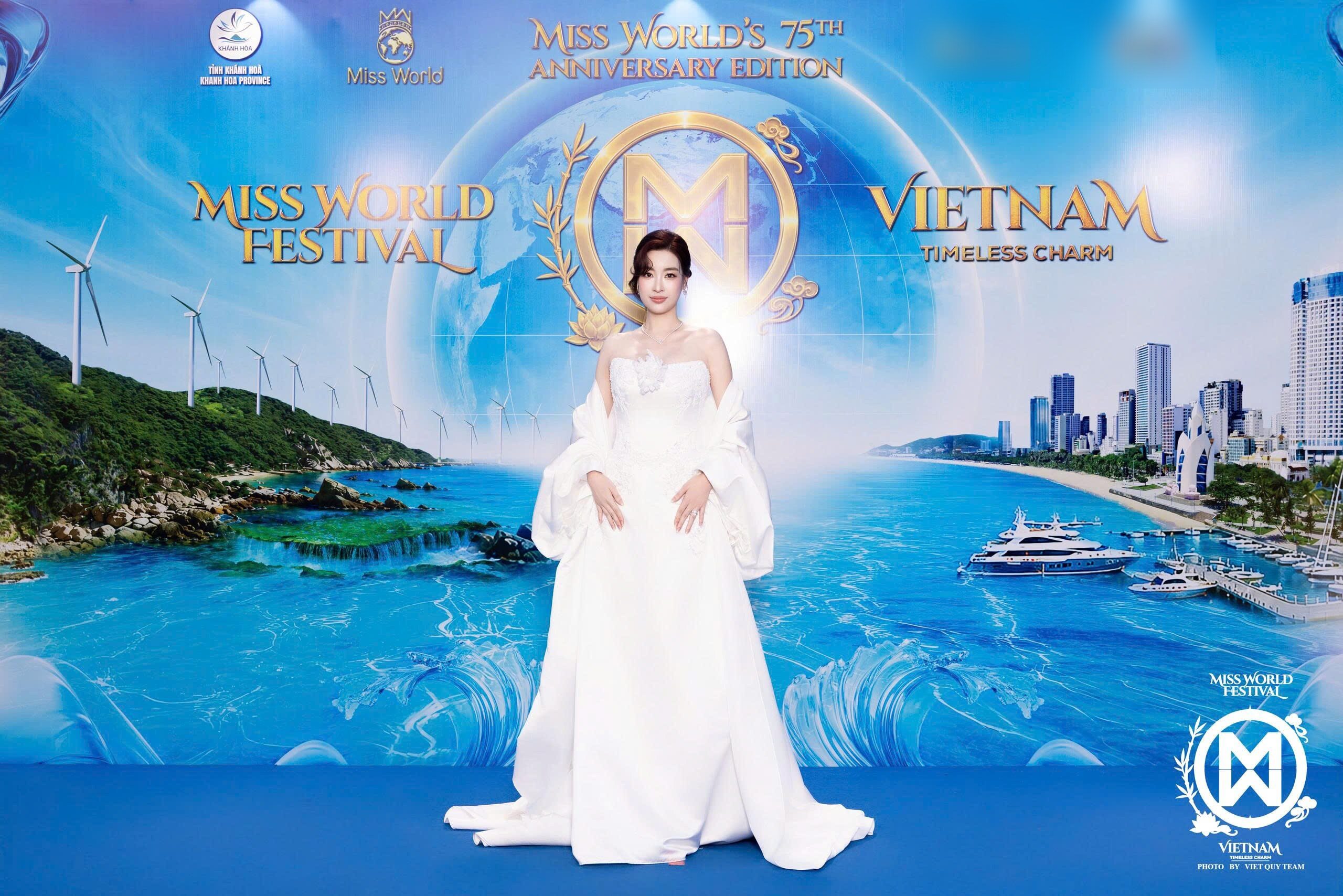 Hoa hậu Đỗ Mỹ Linh hiếm hoi tham gia xuất hiện.