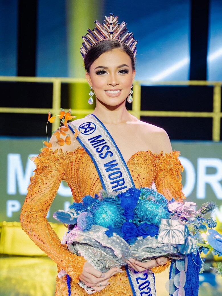 Asia Rose Simpson đăng quang Miss World Philippines ở tuổi 18.