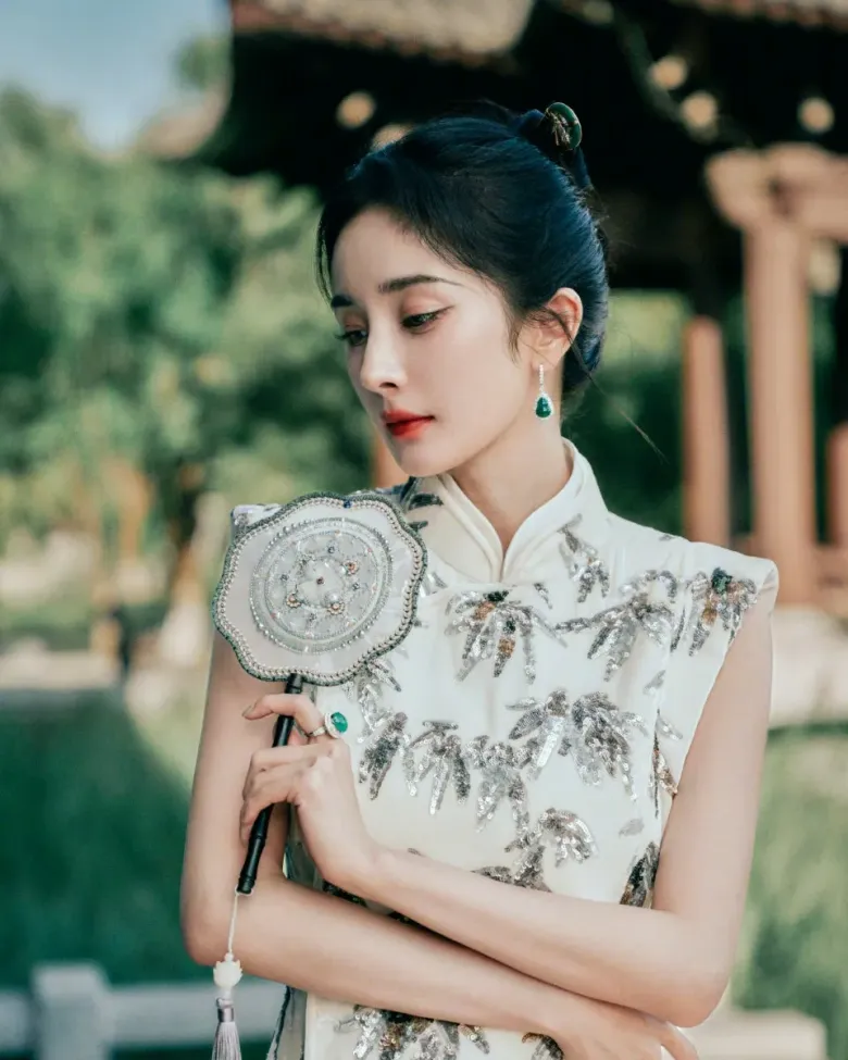 Dương Mịch sở hữu bộ sưu tập ngọc phỉ thúy không kém Phạm Băng Băng: Toàn cực phẩm giá amp;#34;khủngamp;#34;, đẳng cấp amp;#34;phú bàamp;#34; - 6