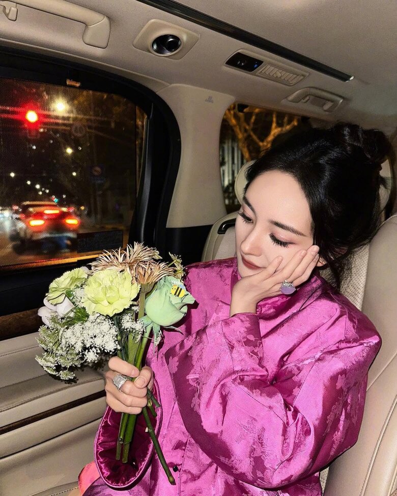 Dương Mịch sở hữu bộ sưu tập ngọc phỉ thúy không kém Phạm Băng Băng: Toàn cực phẩm giá amp;#34;khủngamp;#34;, đẳng cấp amp;#34;phú bàamp;#34; - 2