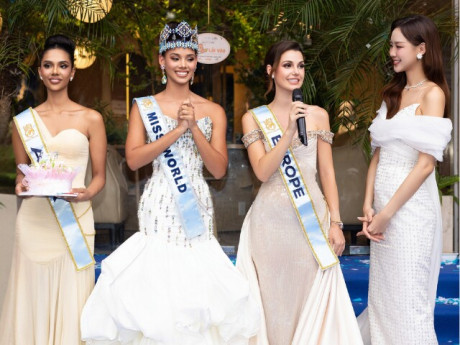 Vì sao hoa hậu Bảo Ngọc liên tục xuất hiện cùng top 3 Miss World sau chung kết?