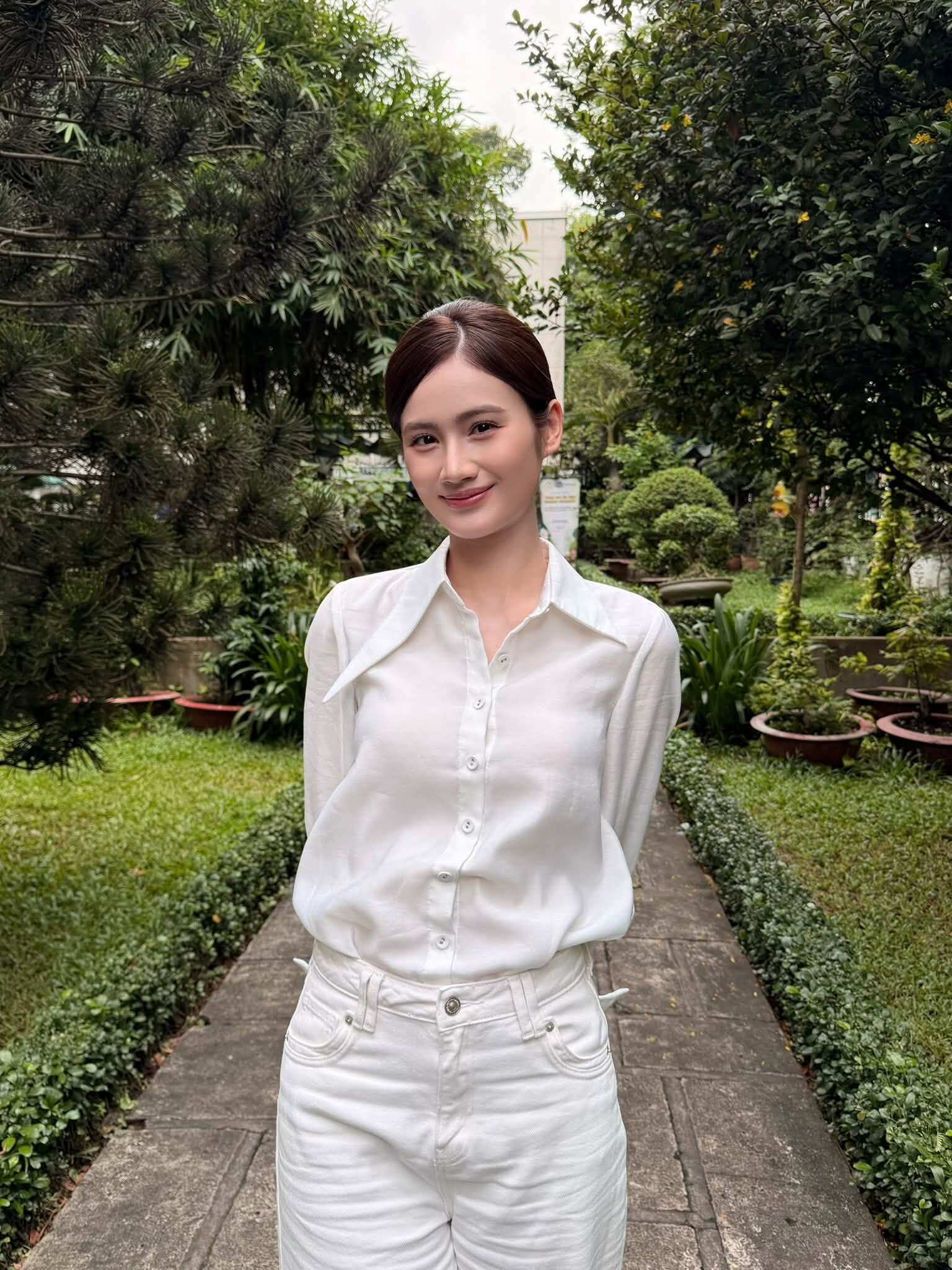 Ý Nhi hiện đang ở Úc để hoàn thành việc học.