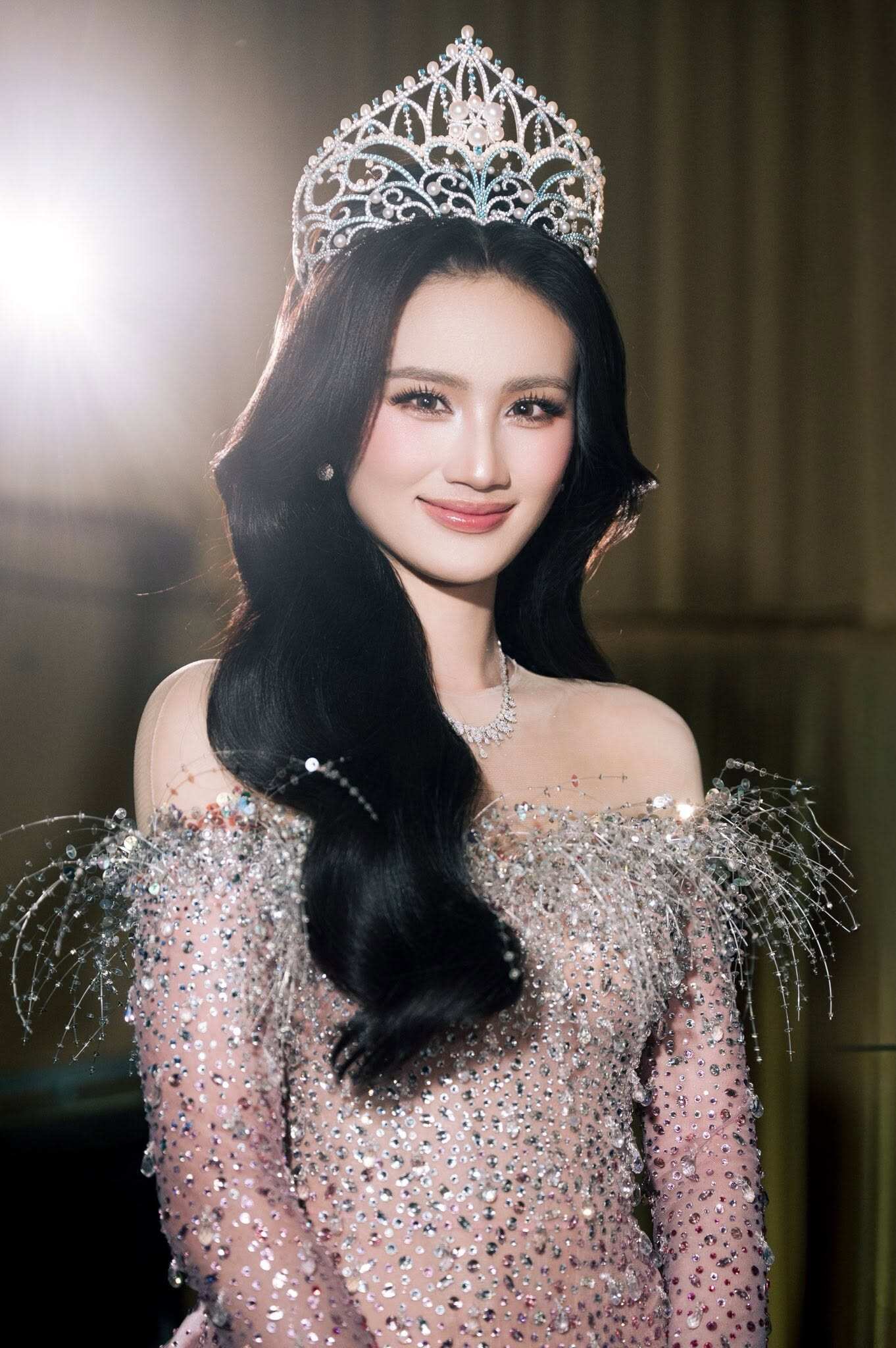Mỹ nhân Gia Lai thừa nhận can thiệp thẩm mỹ để hoàn thiện ngoại hình.