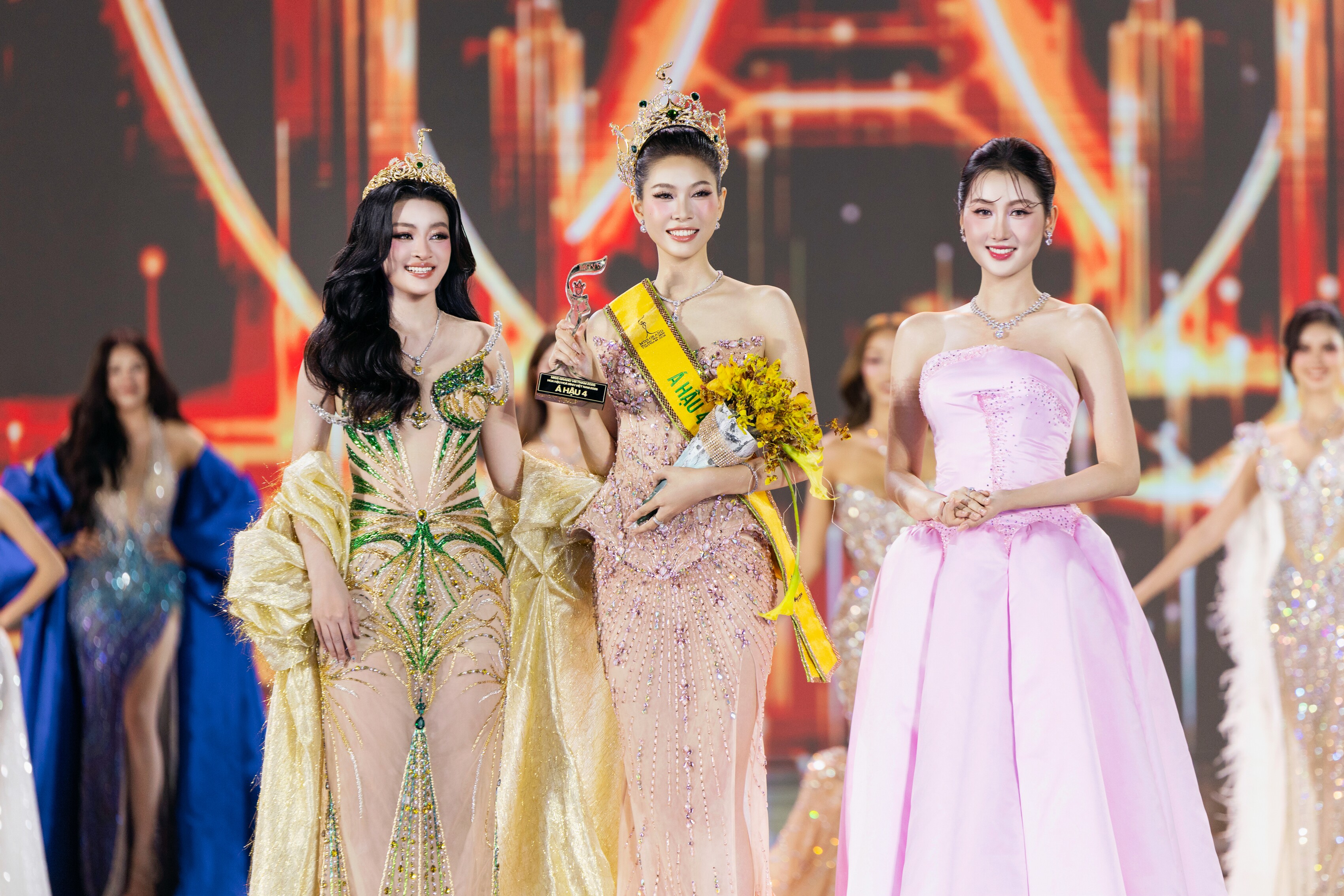 Miss Grand Vietnam 2026 Emoura Phạm: amp;#34;Tôi cố gắng học tiếng Việt để tốt hơn mỗi ngàyamp;#34; - 13