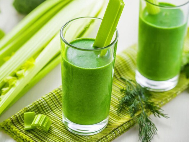 Nước ép cần tây giàu vitamin A, C, K cùng kali và chất chống oxy hóa, giúp thanh lọc cơ thể, hỗ trợ tiêu hóa, giảm giữ nước và thúc đẩy trao đổi chất. Đây cũng là thức uống được nhiều người lựa chọn để hỗ trợ giữ dáng.