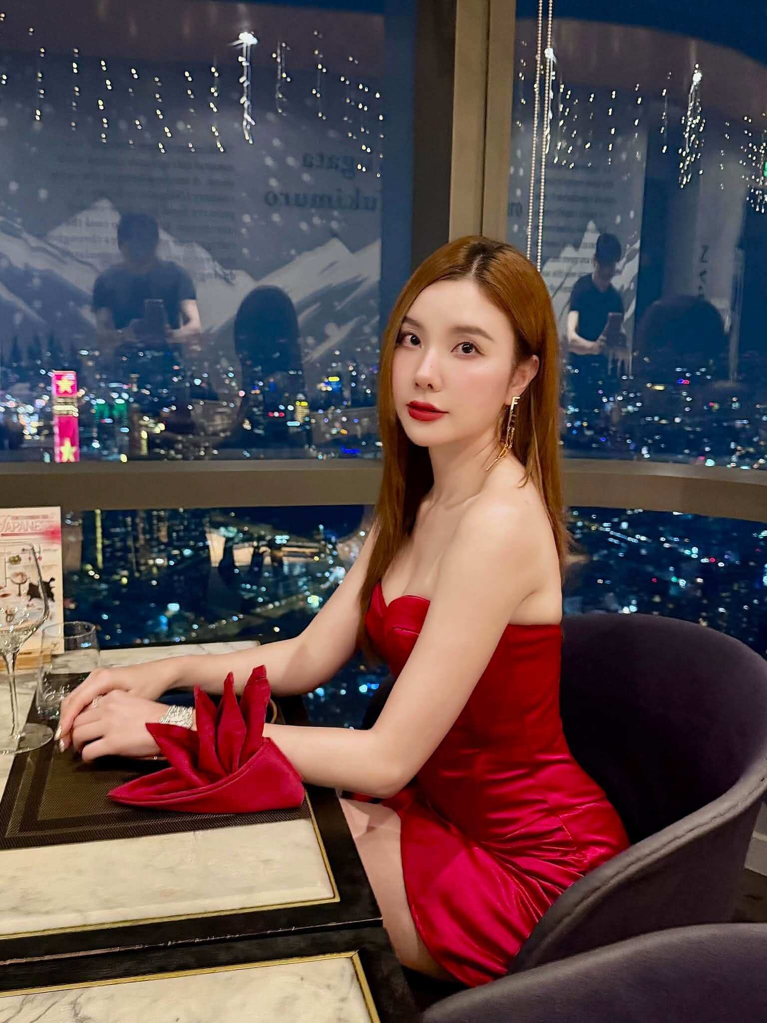Hạnh Sino là một trong những hot girl đình đám của Hà thành.