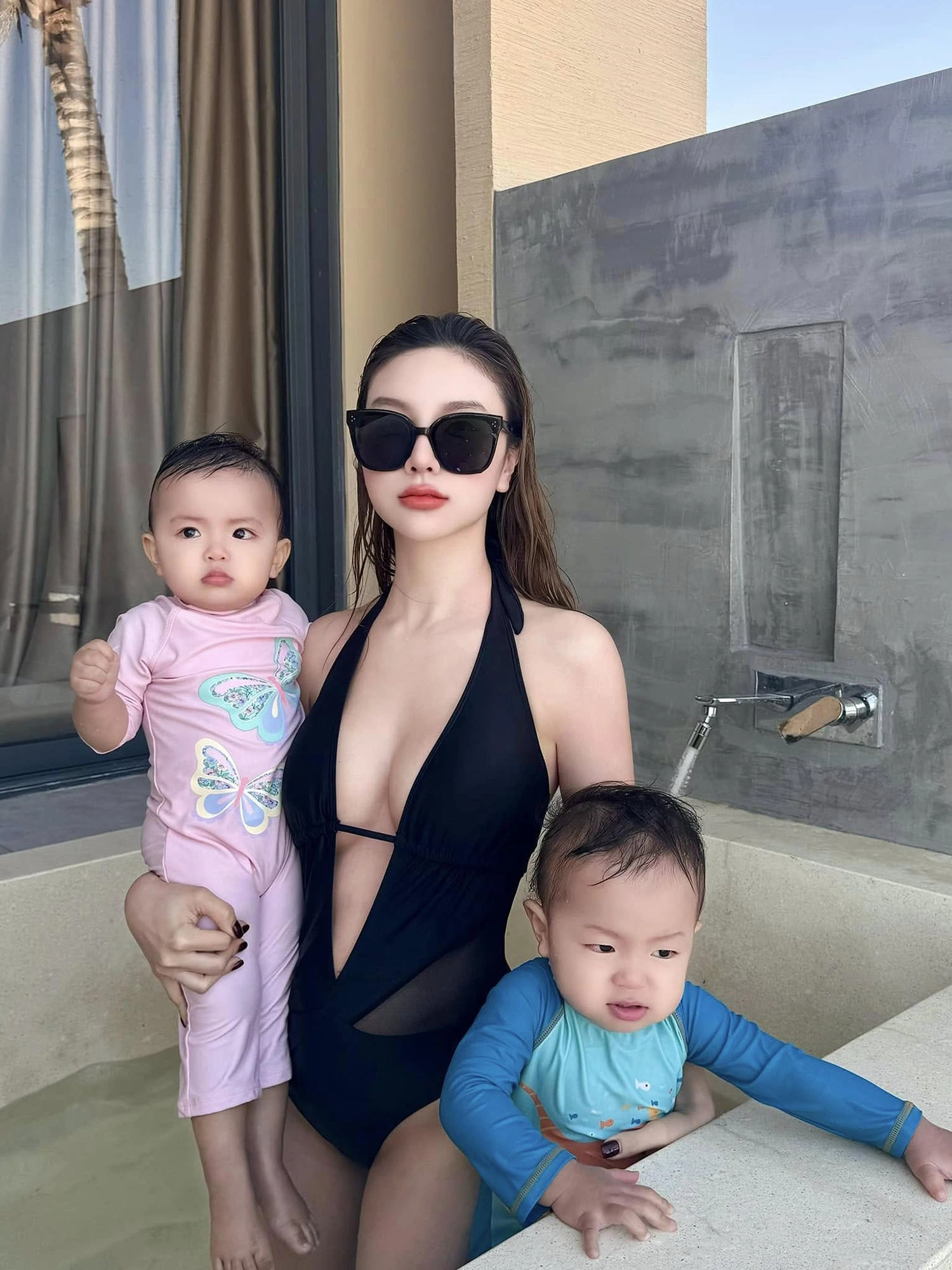 Hạnh Sino hiện là mẹ của 1 cặp song sinh tên Sam và Kai.