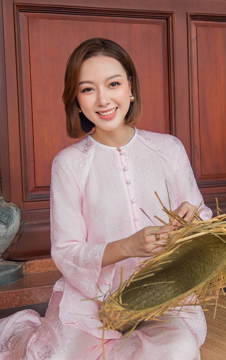 Sau khi đăng tải, loạt ảnh nhanh chóng nhận về nhiều lời khen. Không ít cư dân mạng dành lời khen có cánh cho vóc dáng cân đối, quyến rũ cũng như cách phối đồ đơn giản nhưng bắt mắt của Băng Di. 