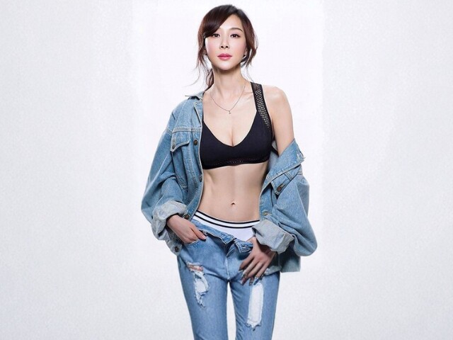 Vòng eo 56cm được Tiêu Tường duy trì suốt nhiều năm qua.