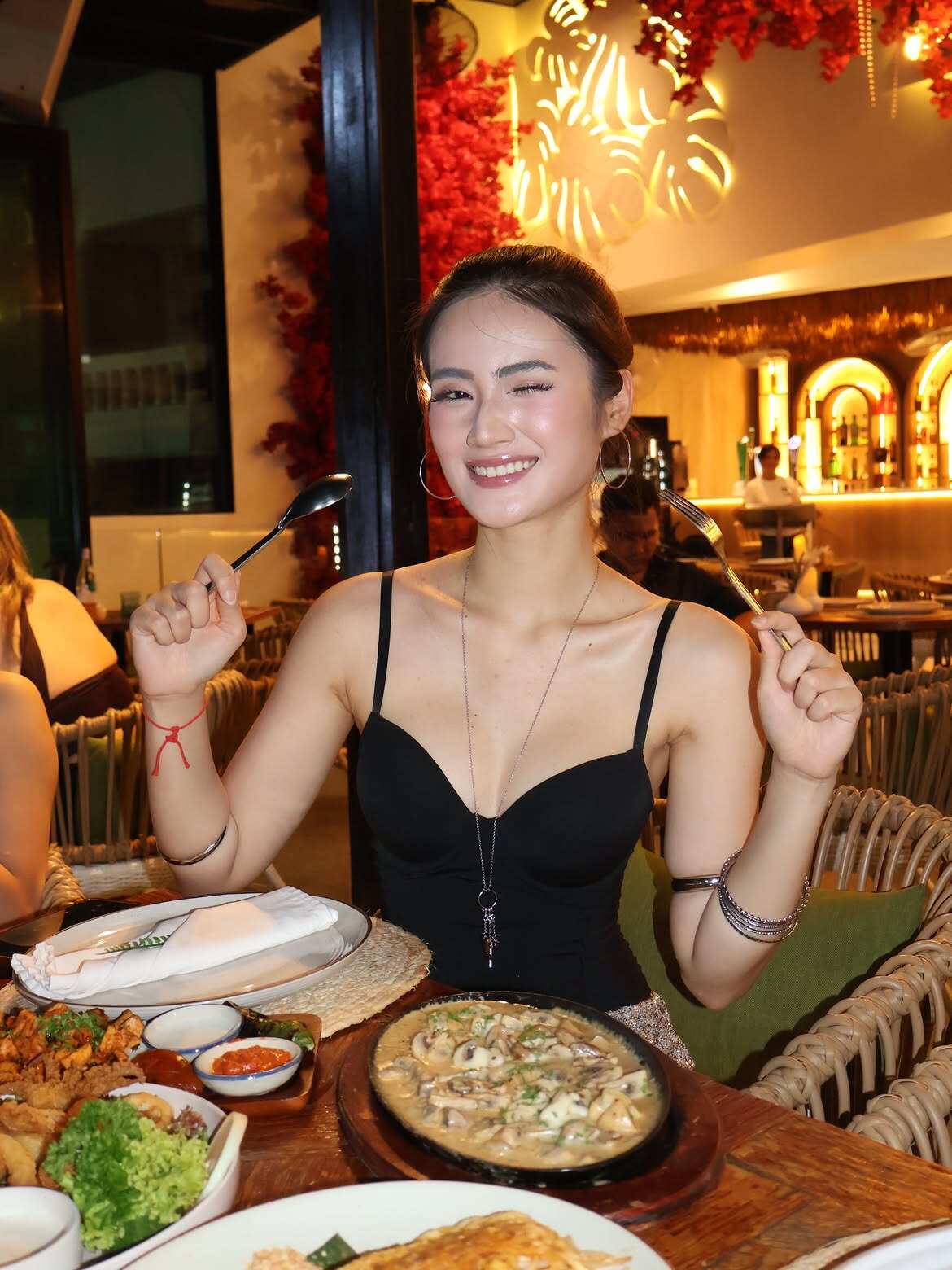 Hoa hậu Ý Nhi khoe chân dài miên man, nhan sắc sau 3 năm đăng quang ngày càng amp;#34;lên hươngamp;#34; - 6