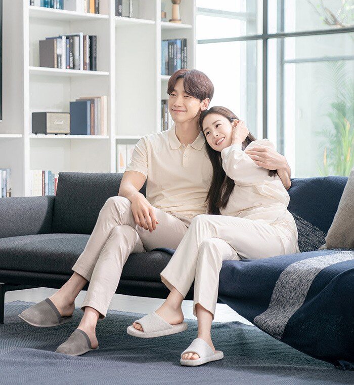 Ở tuổi 46, Kim Tae Hee vẫn giữ sức hút nhờ nhan sắc thanh lịch, cuộc hôn nhân viên mãn và cuộc sống sung túc. Dù không còn hoạt động nghệ thuật dày đặc, cô vẫn là biểu tượng sắc đẹp được nhiều khán giả ngưỡng mộ suốt nhiều năm qua.