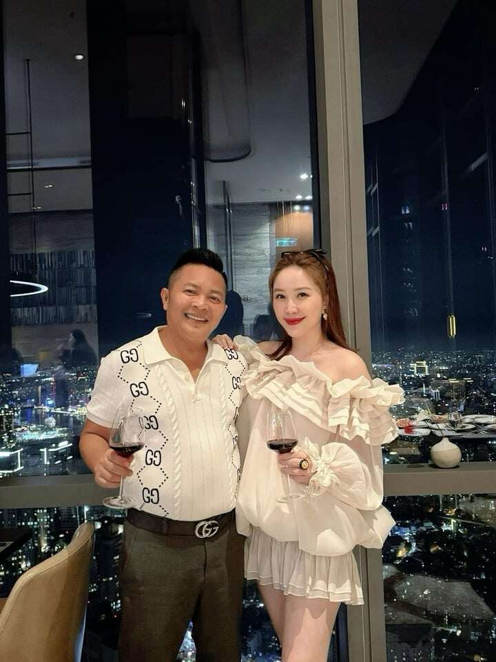 Bảo Thy nhiều lần khiến dân tình ngưỡng mộ vì được ông xã đại gia cưng chiều, yêu thương.