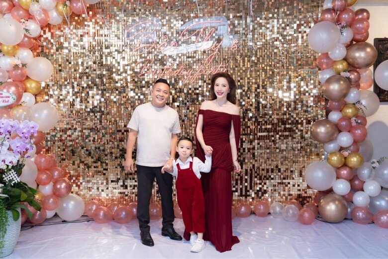 Bảo Thy thường xuyên chia sẻ những khoảnh khắc gia đình hạnh phúc lên mạng xã hội.