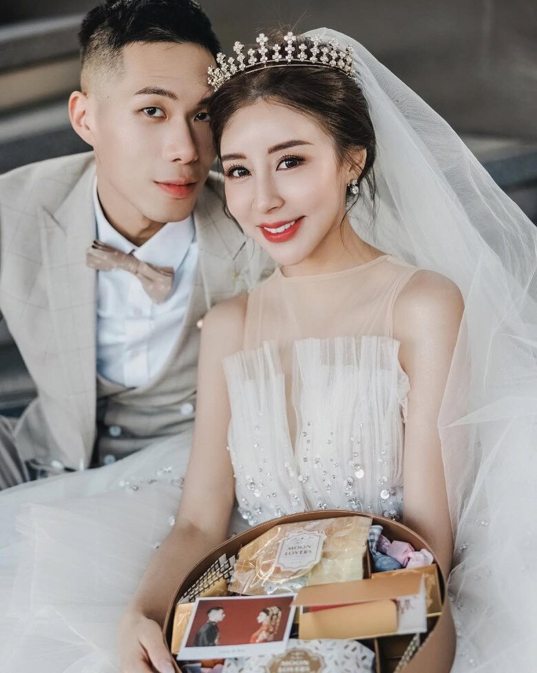 Rita Kao kết hôn vào năm 2022 với bạn trai là huấn luyện viên thể hình sở hữu vẻ ngoài điển trai.