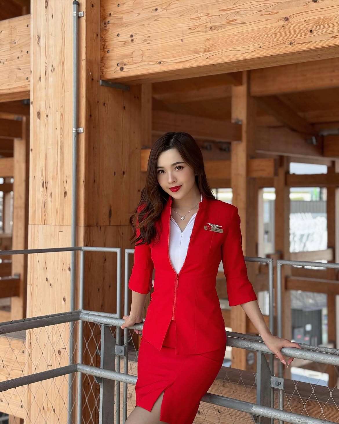 Mabel Goo hiện vẫn duy trì công việc tiếp viên hàng không ở tuổi 32.