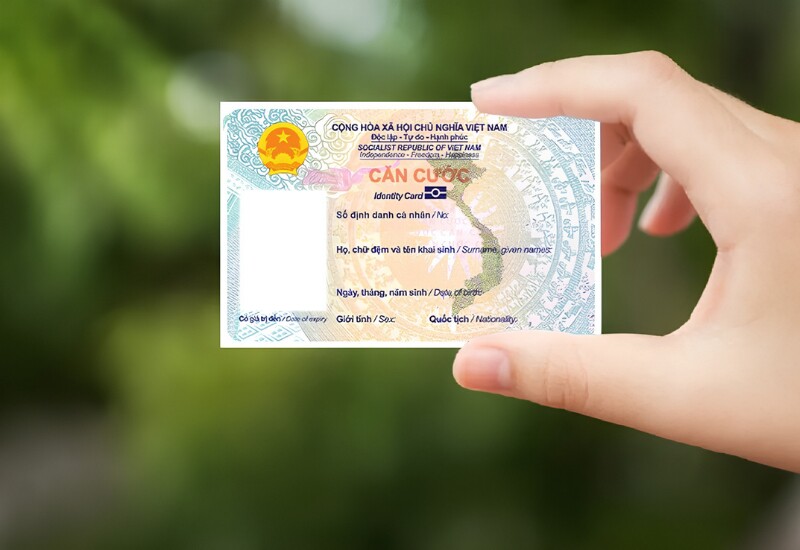 Giấy tờ cá nhân được xem là “vật bất ly thân” mỗi khi bạn muốn ra đường từ căn cước công dân, hộ chiếu đến giấy tờ xe, bảo hiểm... Để thuận tiện hơn trong việc sử dụng, bạn nên sắp xếp chúng ở trong ví hoặc bỏ vào một ngăn cố định dễ nhớ, dễ tìm trong balo.