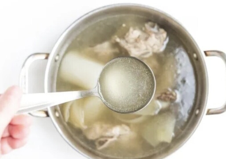 Ninh xương cần chú ý thời gian, nếu ninh quá lâu nước sẽ không ngon. Ảnh minh họa. 